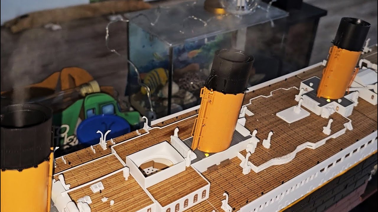 136. RMS TITANIC 1:200 - Numer 136 - test dymu (pary) z kominów - Hachette