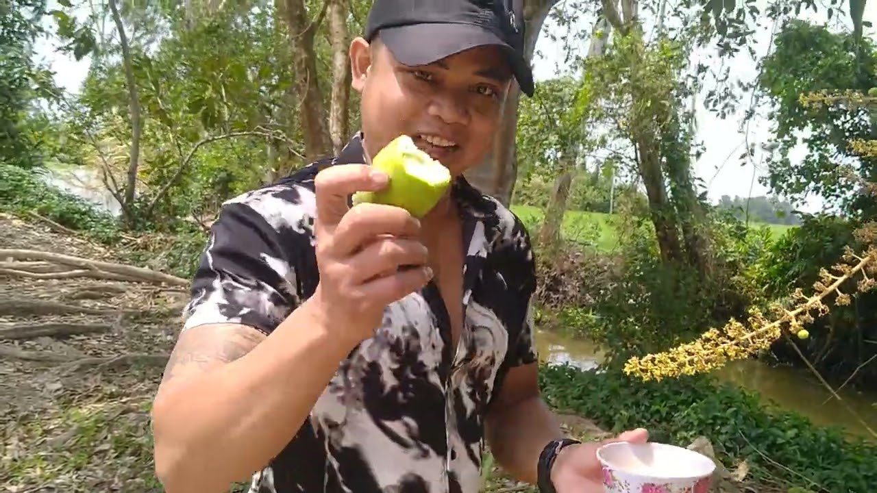 Thử ăn cây nha đam 