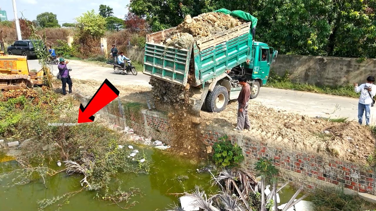 Best new project landfill by using dump truck 5Ton with Bulldozer D31P working push soil filling up