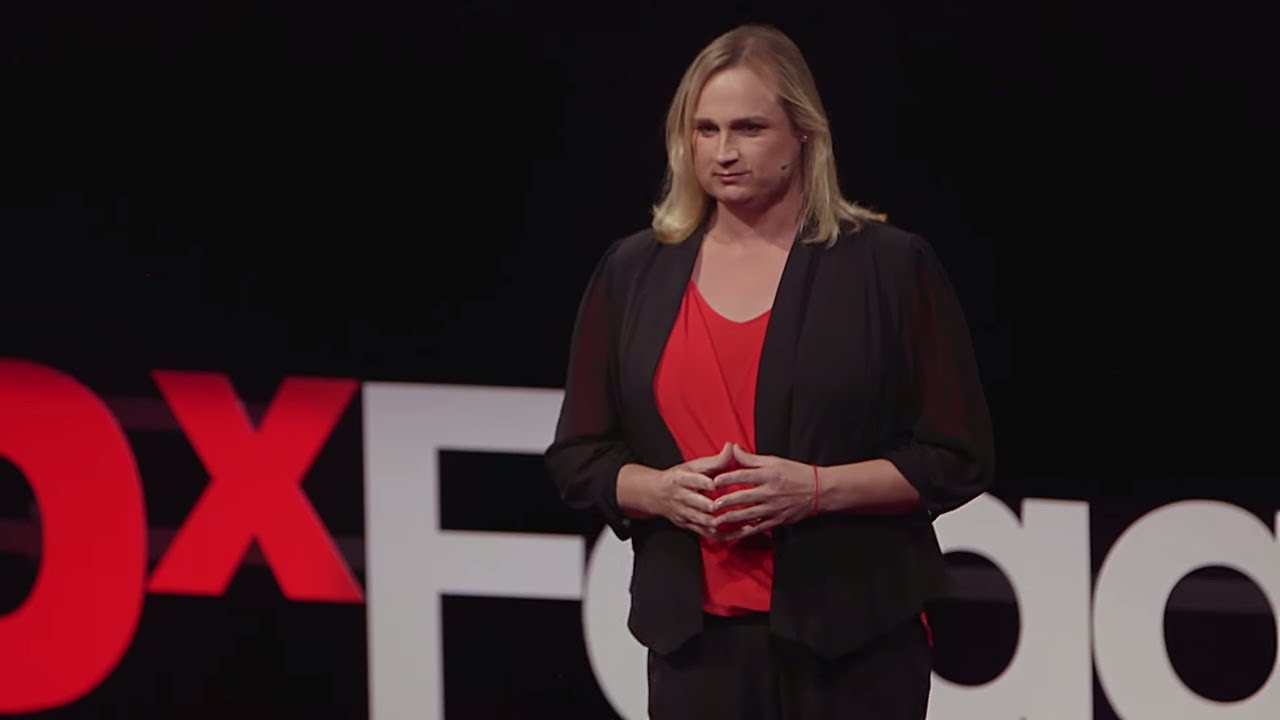 Быть мной или полицейским, почему бы не и тем, и другим? | Джессика Хокинс | TEDxFoggyBottom