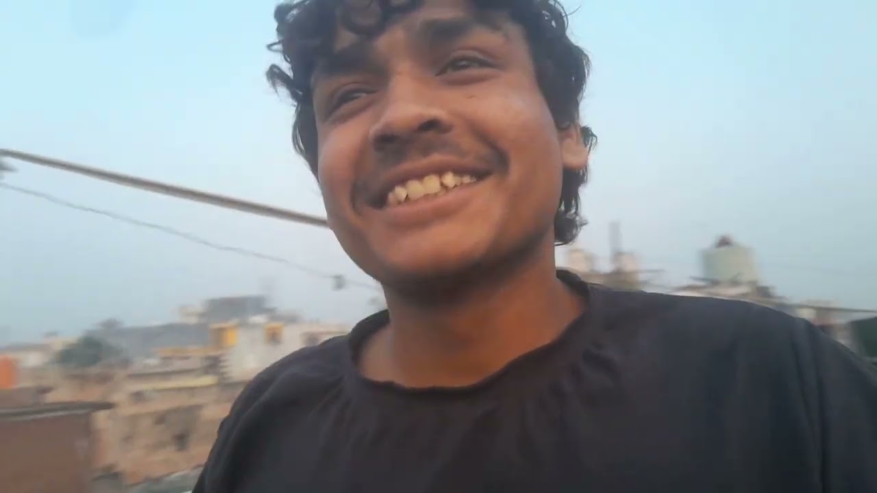 Kaanp chhod jaane ke baad bhi. Chehare per Khushi hai.🙂