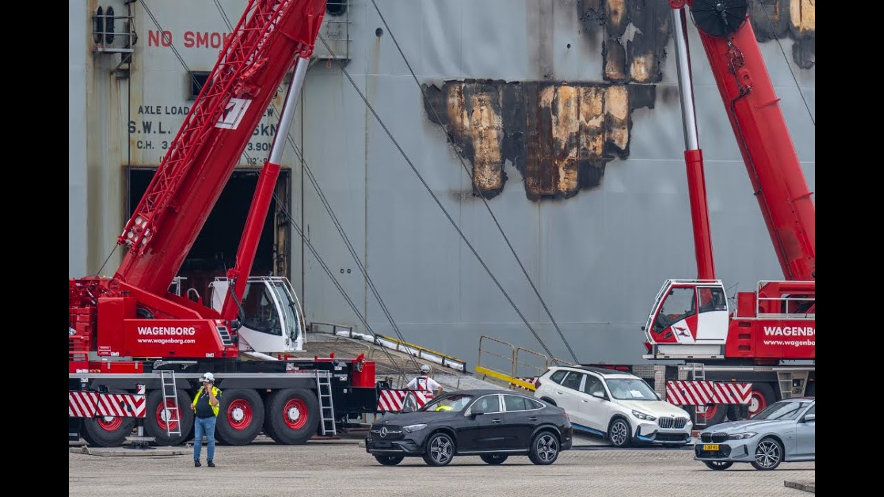 Lossen Fremantle Highway in de Eemshaven  begonnen