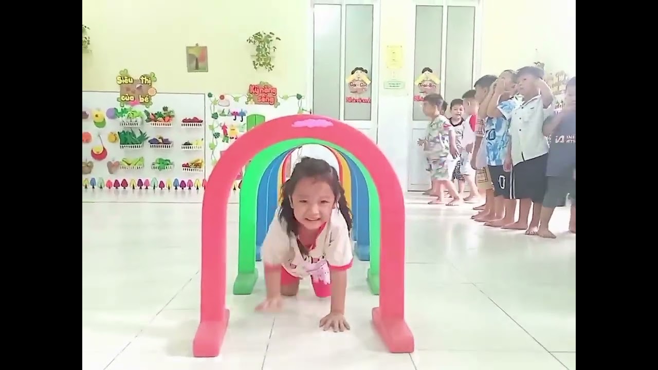 Lớp Lá 4 với trò chơi vận động 