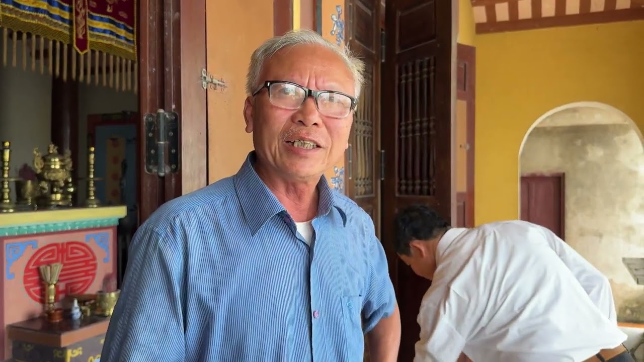 Thiền sư Trí Siêu Lê Mạnh Thát điền dã chụp tư liệu Tộc phả làng Cao Lao Hạ, Ba Đồn Qtr