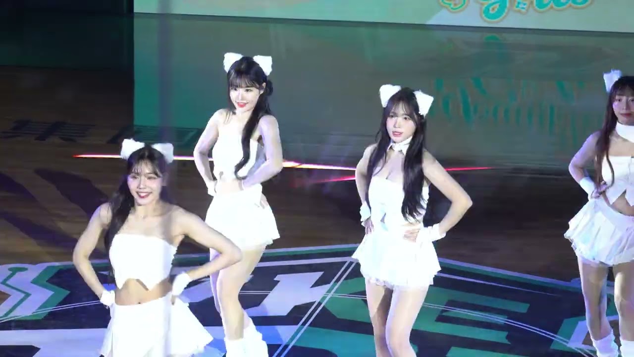 260207 洋基女孩【What is Love?】開場表演 #睦那京 #李素敏 #崔洪邏 #穎樂 #洋基女孩 #YoungKeyGirls