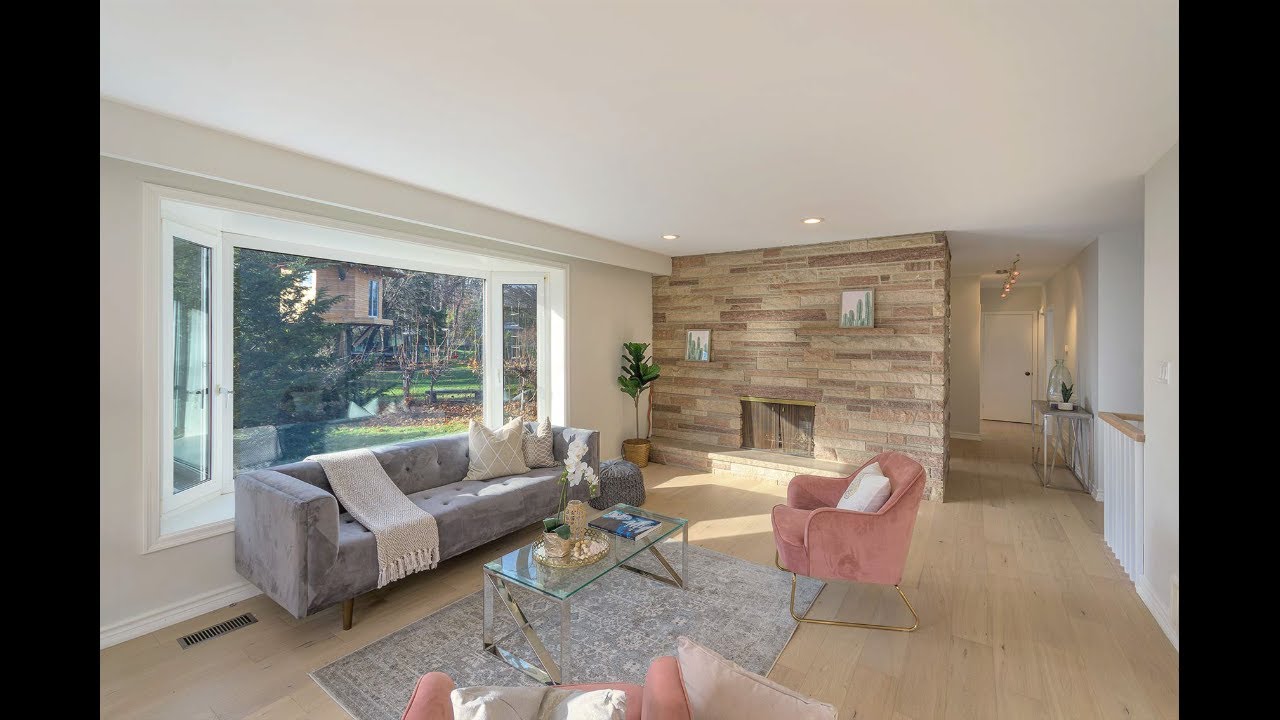 Detached Renovated Bungalow In Thornhill on a Pie Shaped Lot