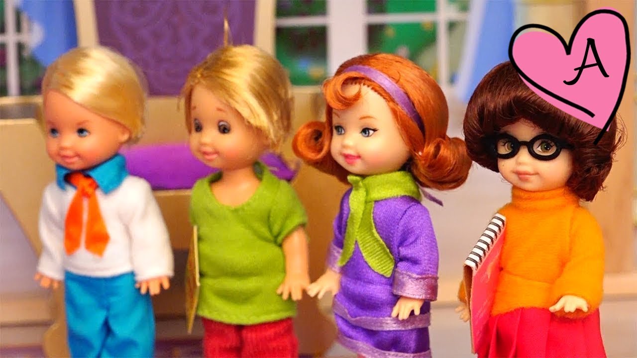 Misterio en la pijamada de Cenicienta | Muñecas y juguetes con Andre para niñas y niños