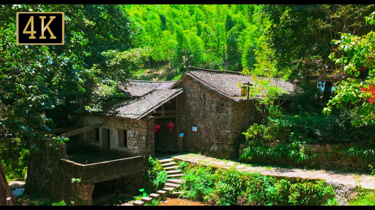 Traditional Chinese Village Walk,A picturesque village built by the mountains and streams・4K
