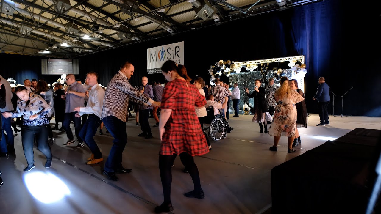 Szalona zabawa uczestnik&oacute;w WTZ-&oacute;w