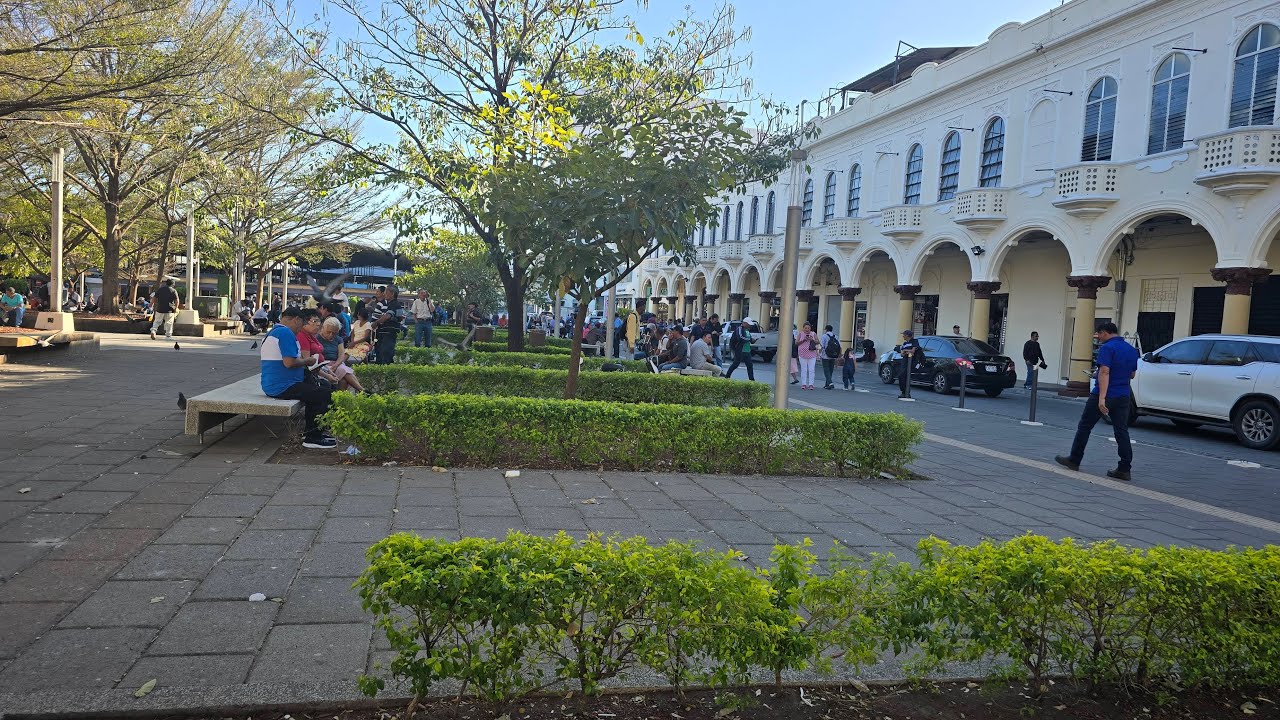 DESDE PLAZA LIBERTAD CON BLANQUITA LA COCO Y MAS está en vivo