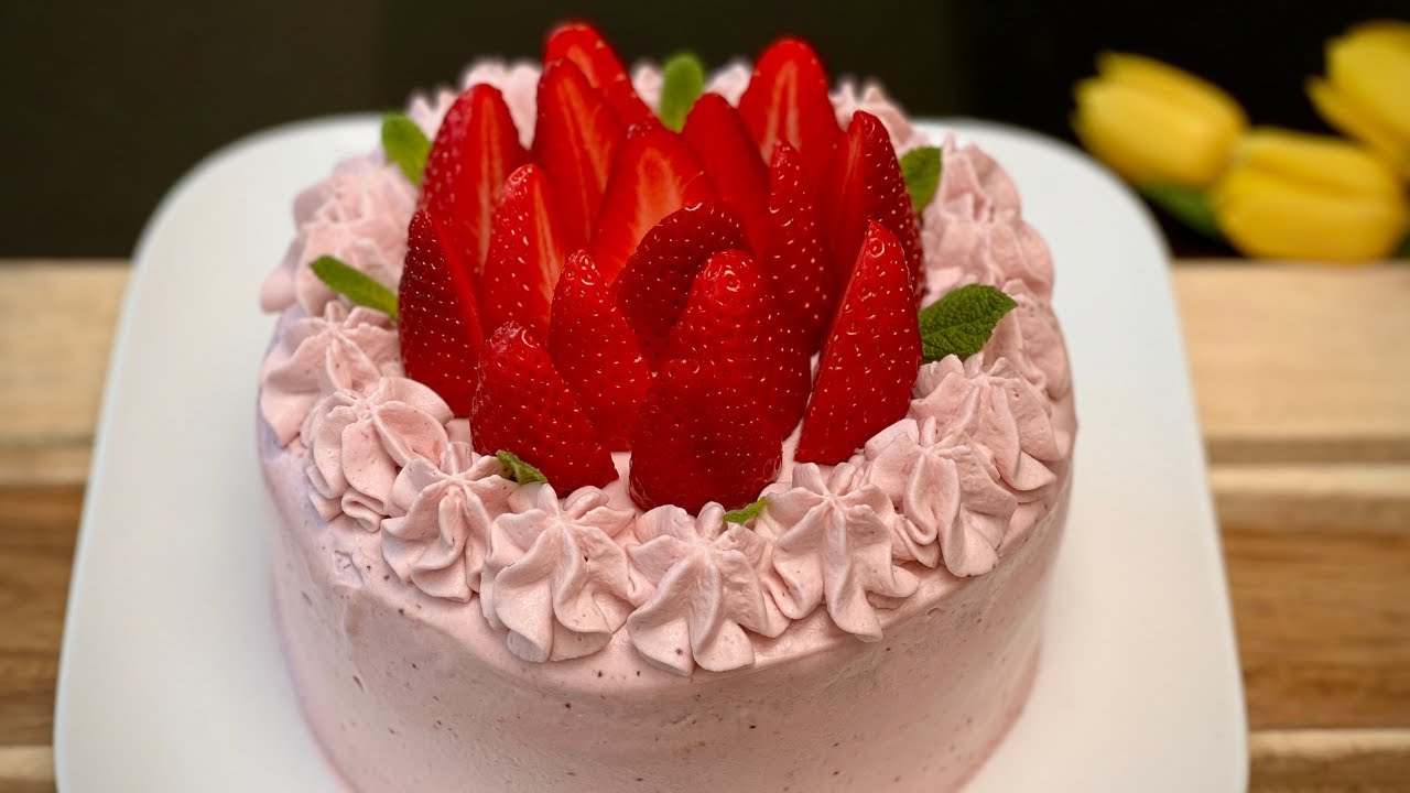 BÁNH KEM DÂU TÂY - Cách làm đơn giản, bánh mềm xốp thơm ngon cho những dịp đặc biệt - Mai Khôi.
