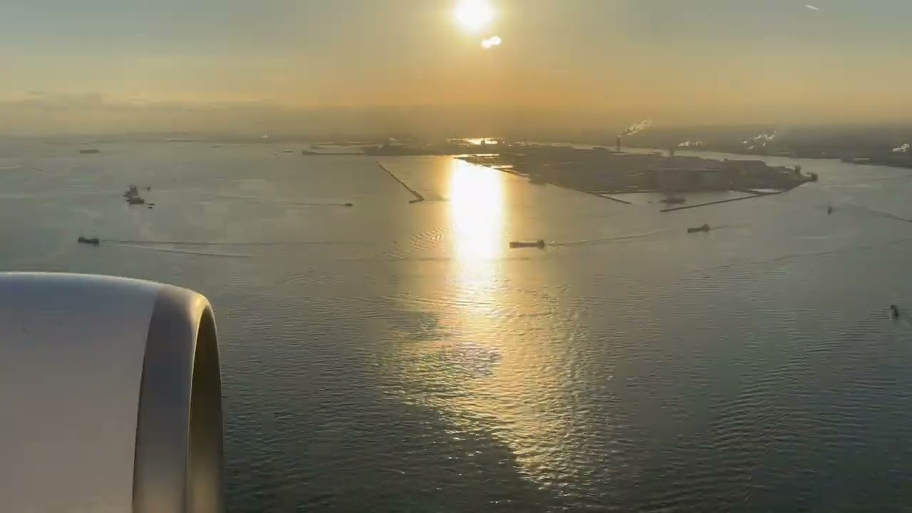 Beautiful Sunset Landing: Japan Airlines 777-300ER Arriving at Tokyo Haneda