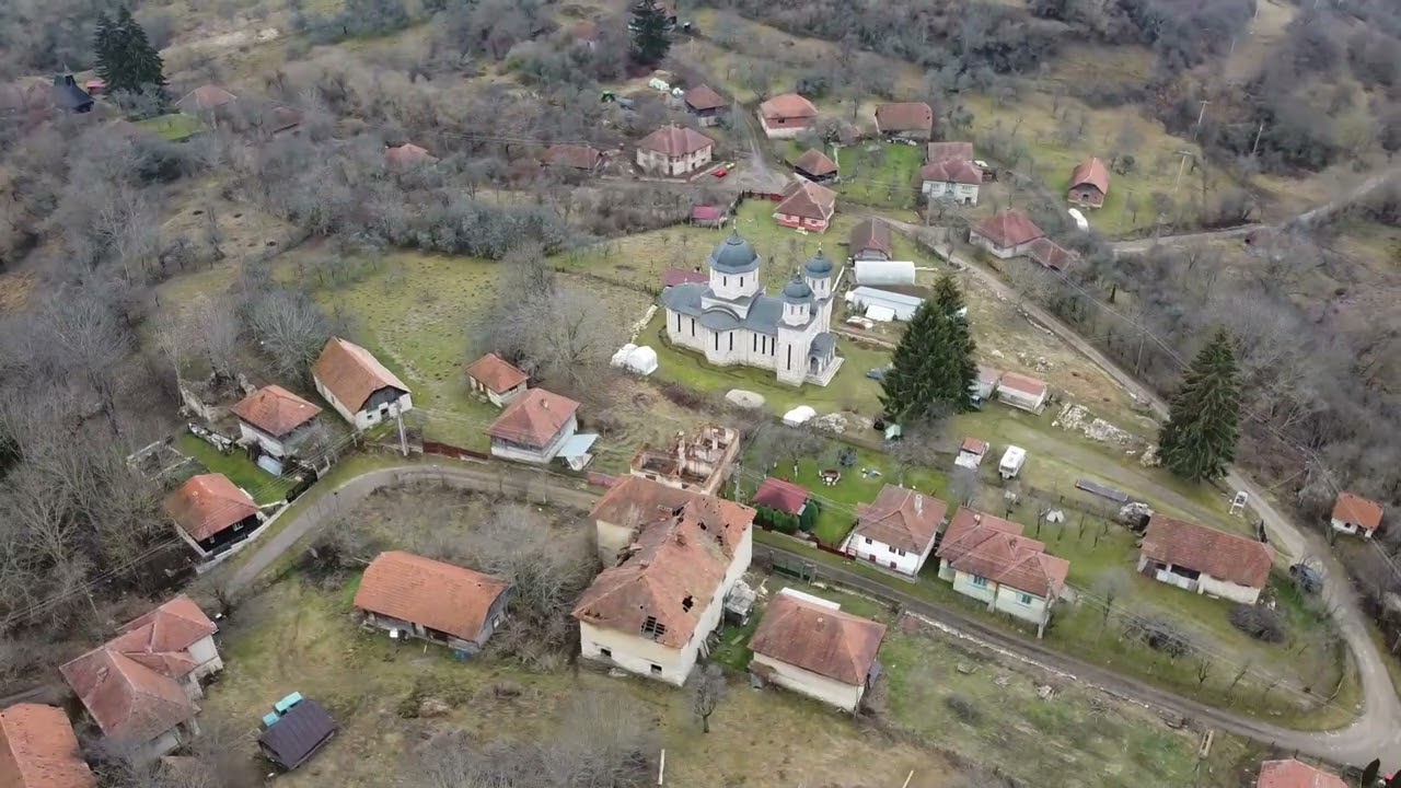 Alun, satul cu drum de marmură Alun și cariera sa IMAGINI AERIENE