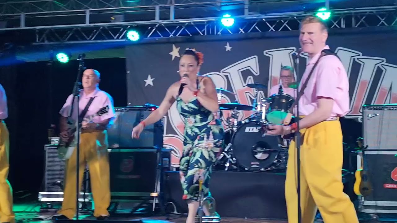 GINA HALEY WITH THE JIVE ACES