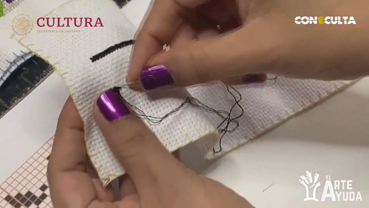 Aprende a crear las flores de contado tradicionales de Chiapa de Corzo.