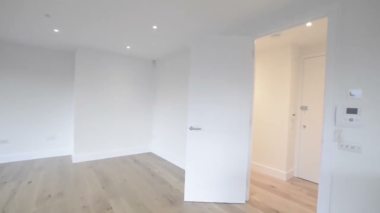 Stannary Street, Kennington, SE11- Three Bedroom Flat To Rent