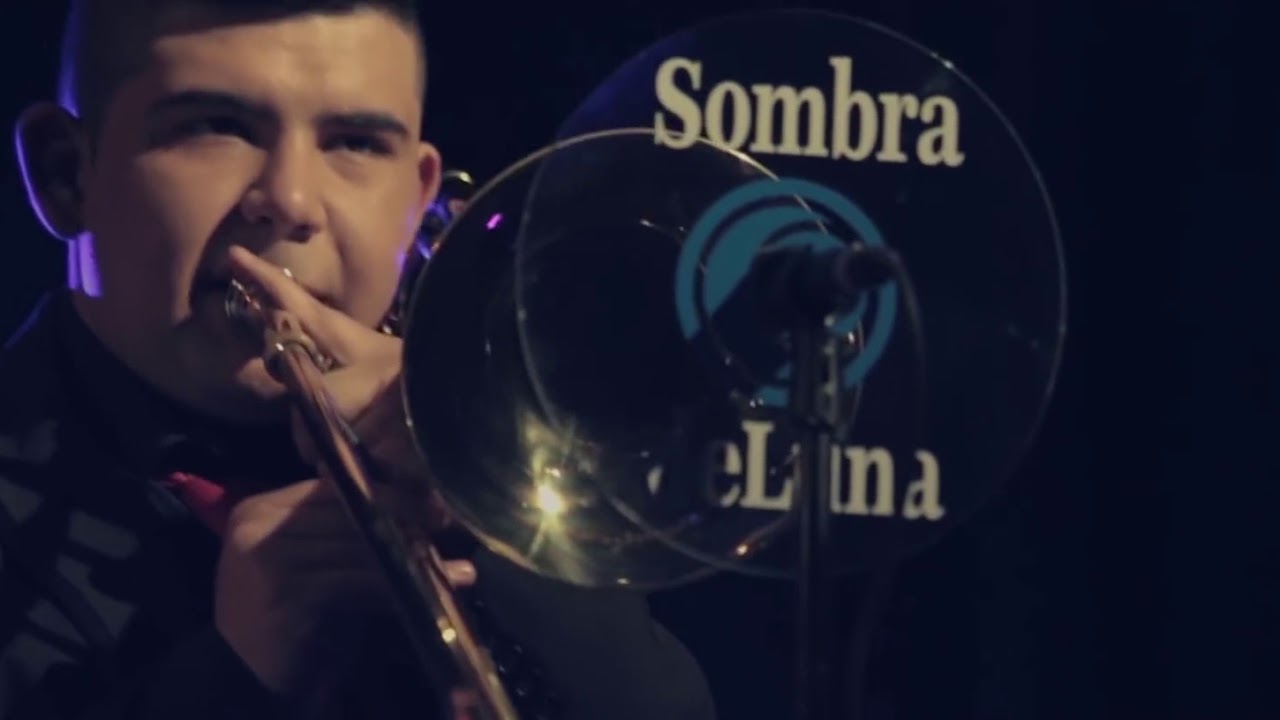 Sombra de Luna - Le Hace Falta un Beso