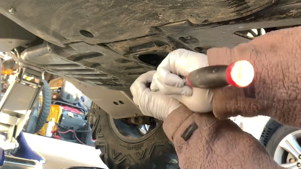 DIY: 2015 Polaris Sportsman 850  Oil and oil filter change.