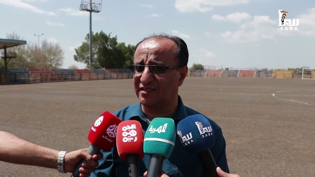 تسليم مشروع تعشيب ملاعب نادي الصقر إلى الشركة المنفذة