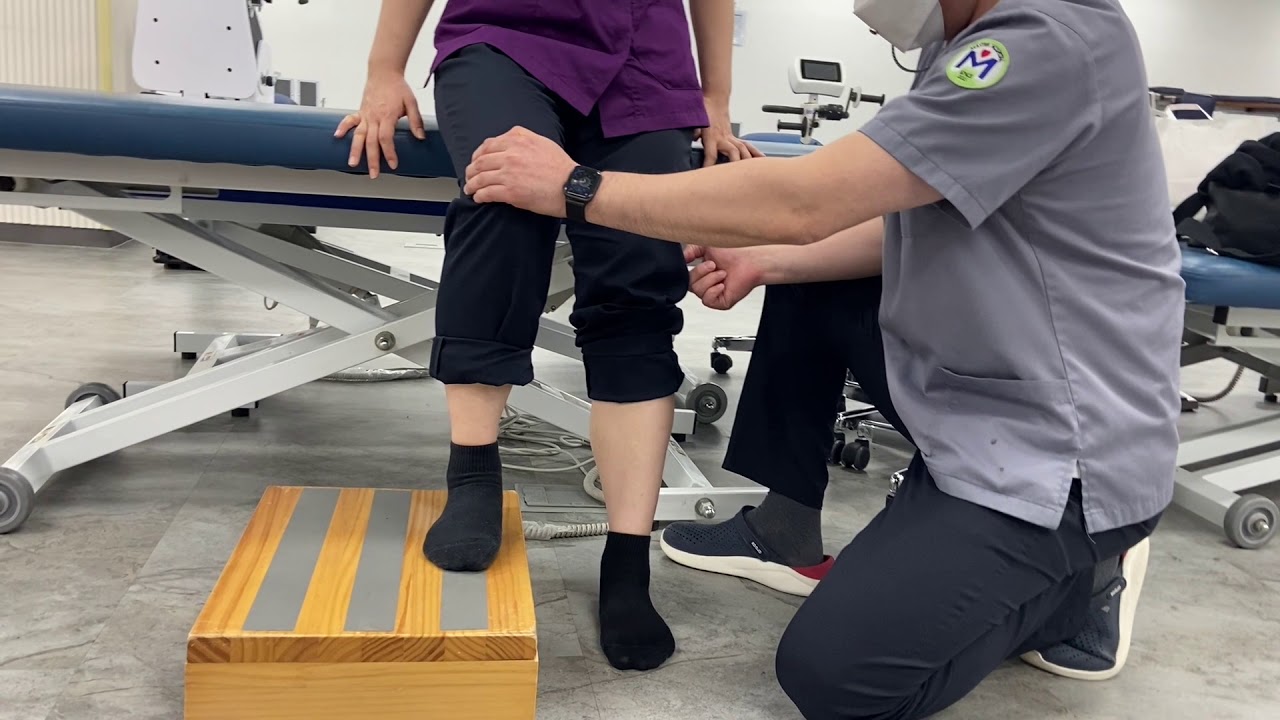 mid stance - pnf 전문 물리치료사는 뇌졸중 환자분의 한발 서기를 위한 재활치료를 이렇게 접근을 합니다.  통합 동영상 자료