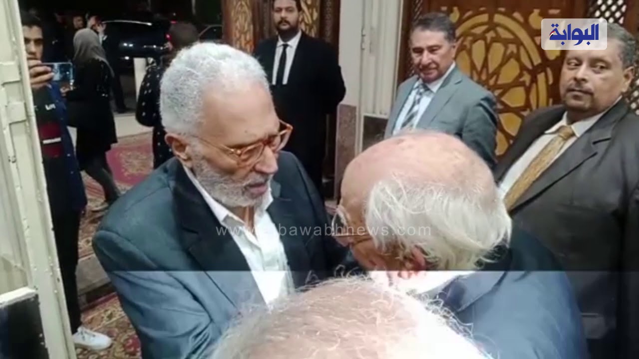 كبار نجوم الفن بعزاء زوجة الفنان رشوان توفيق