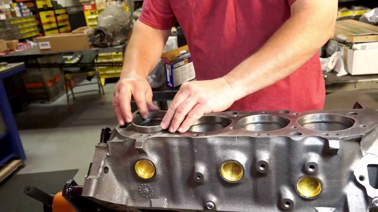 Checking the ring end gaps and plastic gauging the crank shaft for oil clearance - The Build