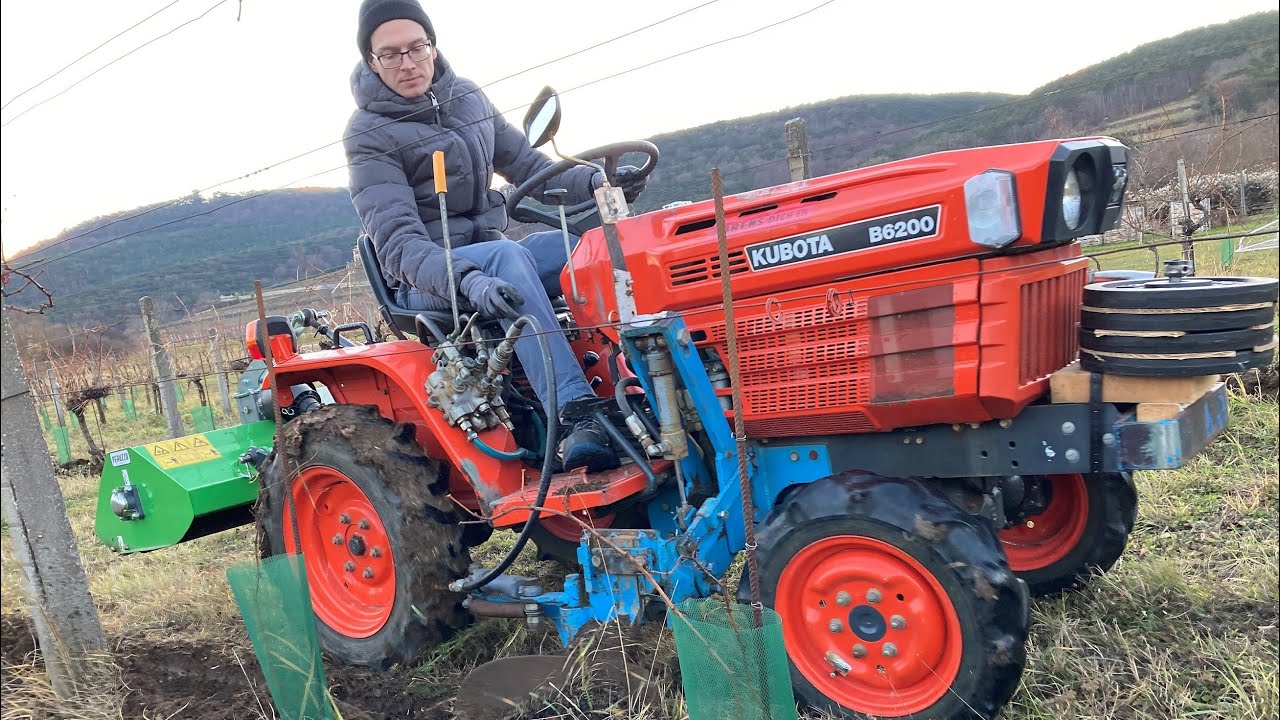 Pflügen mit dem Kleintraktor Kubota B6200 D