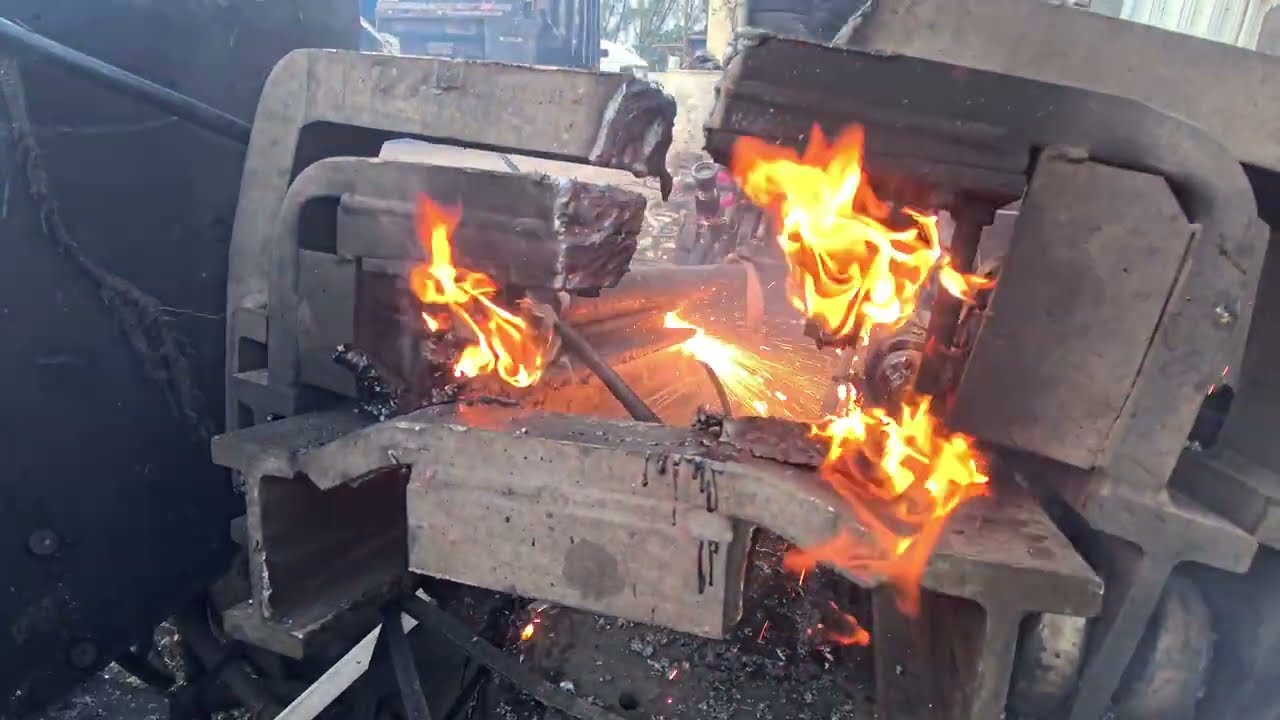 this is how an old forlift is cut in a scrap yard
