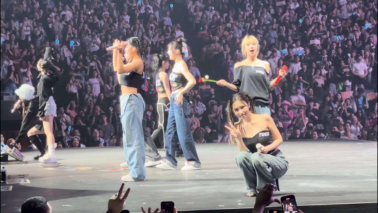 [4K60] TWICE 트와이스 5th World Tour Ready To Be Toronto Encore - “Celebrate” (fancam)(230702)
