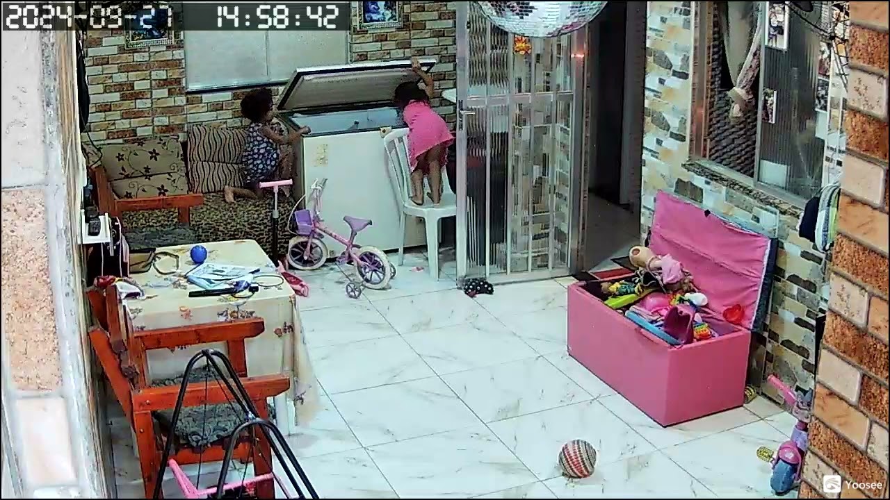 thayla e laurinha aprontando