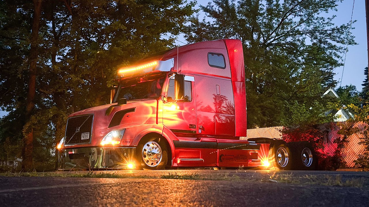 06 VNL 670 walk around. D12 1.3 million miles 13 speed manual.