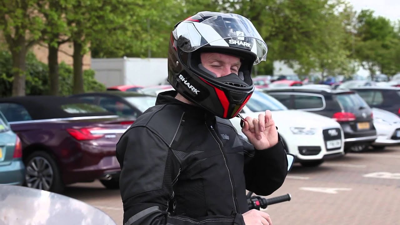 Как надеть и снять шлем, не расстегивая D-образное кольцо | Продукция | Motorcyclenews.com