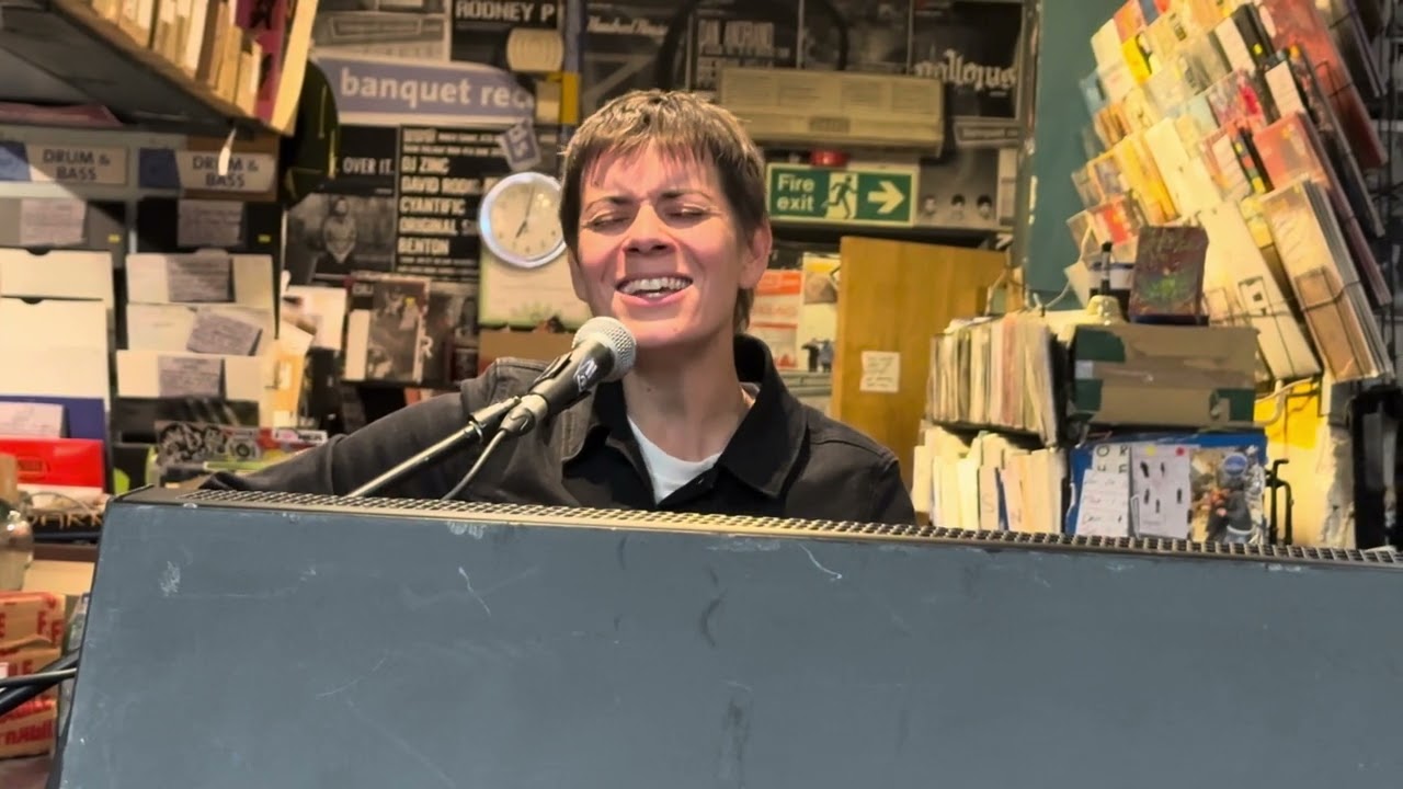 Liz Lawrence-No One @ Banquet Records, 13th June 2024