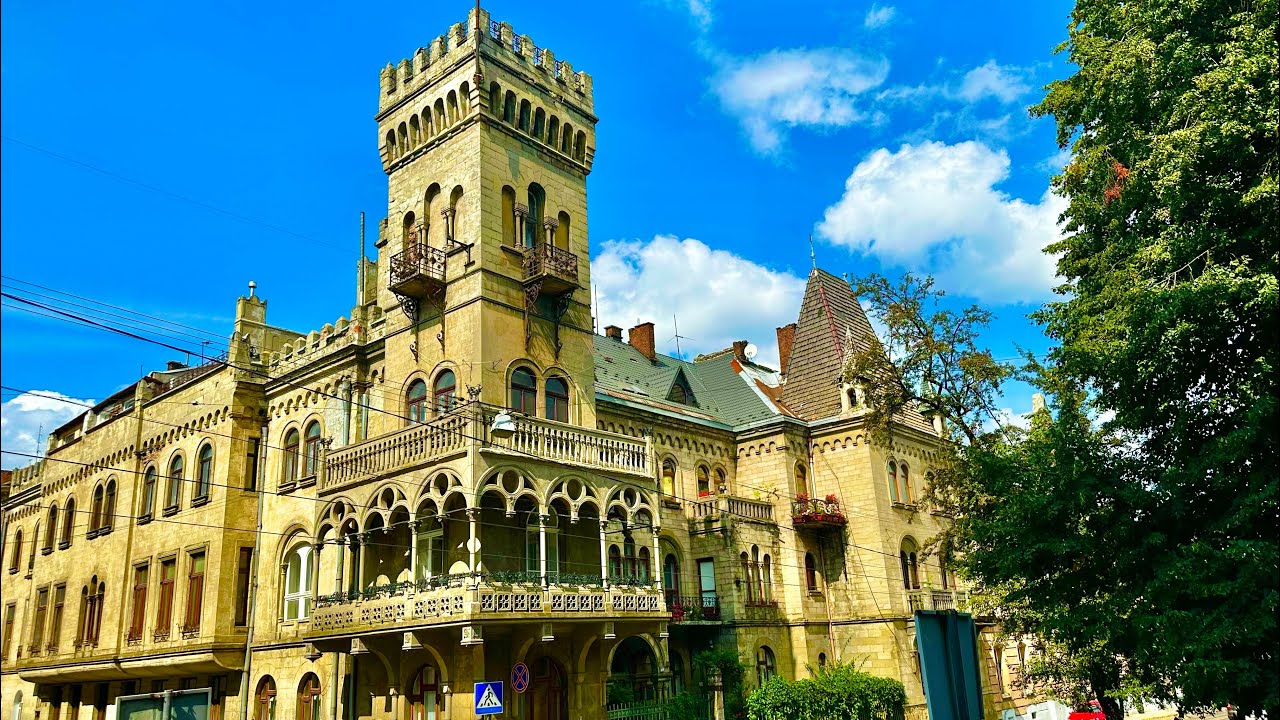 Прогулянка від вілли Дзівінського  до храму Климентія, кафе «Baguette» по вул Чупринки #львівяквінє 