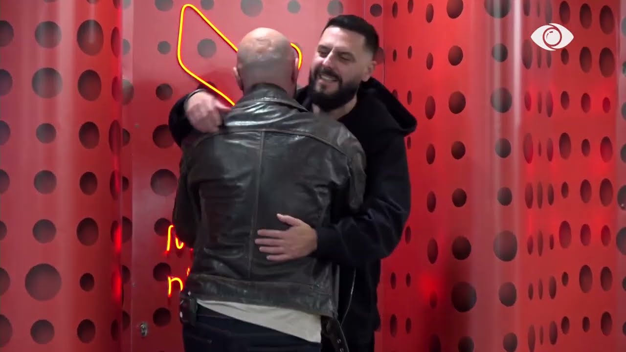 Albani takohet me Mirin dhe largohet nga sht&euml;pia - Big Brother Albania VIP 5