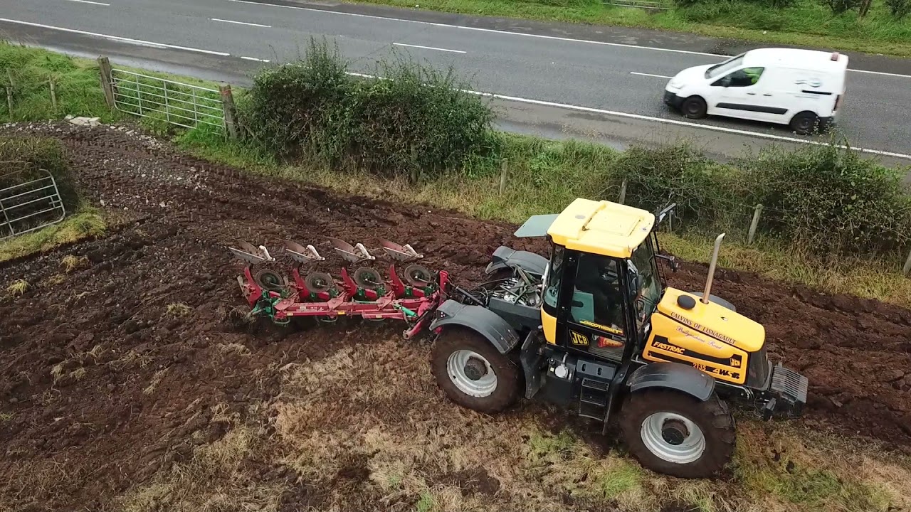 JCB Fastrac 2135 4WS Ploughing.