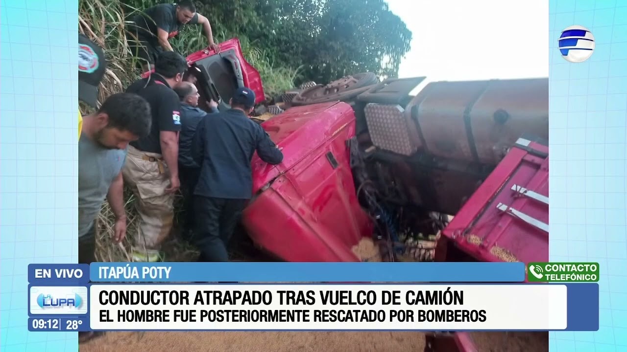 Conductor atrapado tras vuelco de camión