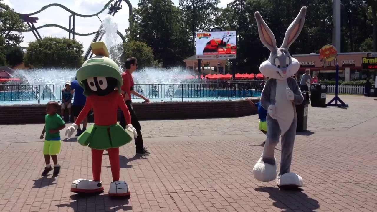 Bugs Bunny & Marvin the Martian at Six Flags NJ