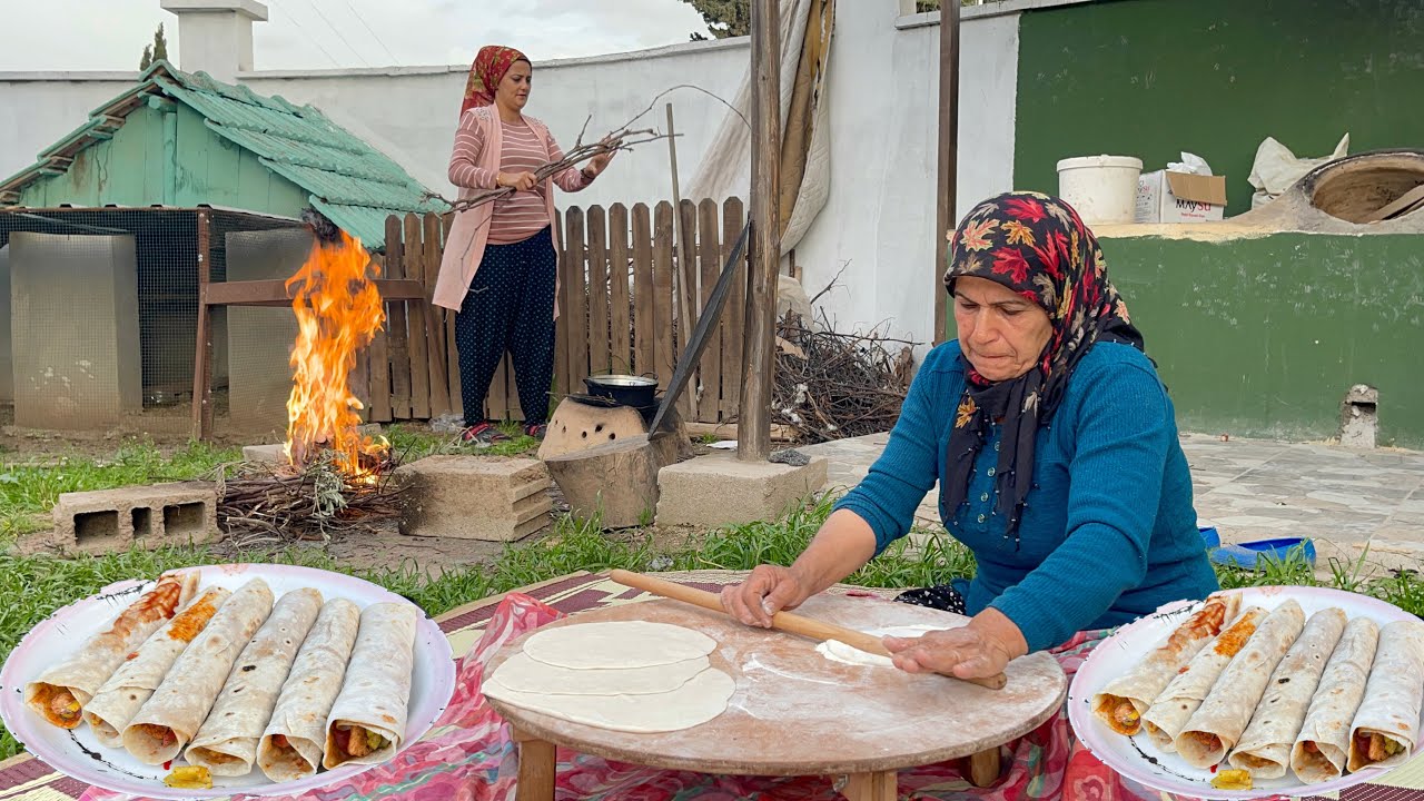 BÜYÜK TEPSİDE ODUN ATEŞİNDE TAVUK DÜRÜM YAPIMI ~ KÖYDE LEZZETLİ İFTAR YEMEĞİ