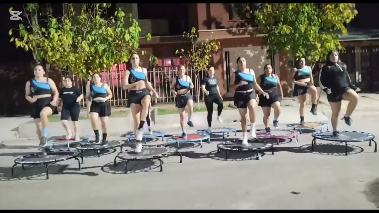 Bunda - Emilia y Luisa Sonza #jump #jumpingmusic #jumping