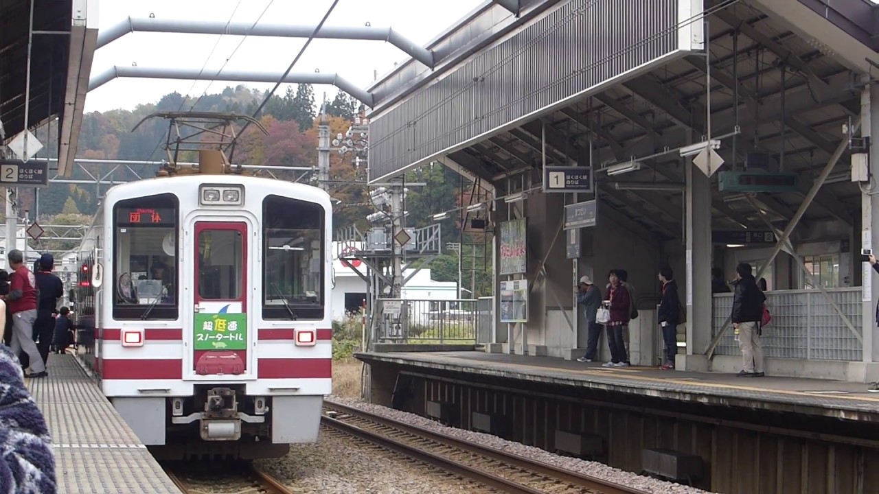 北越急行ほくほく線　まつだい駅　超快速「スノーラビット」通過