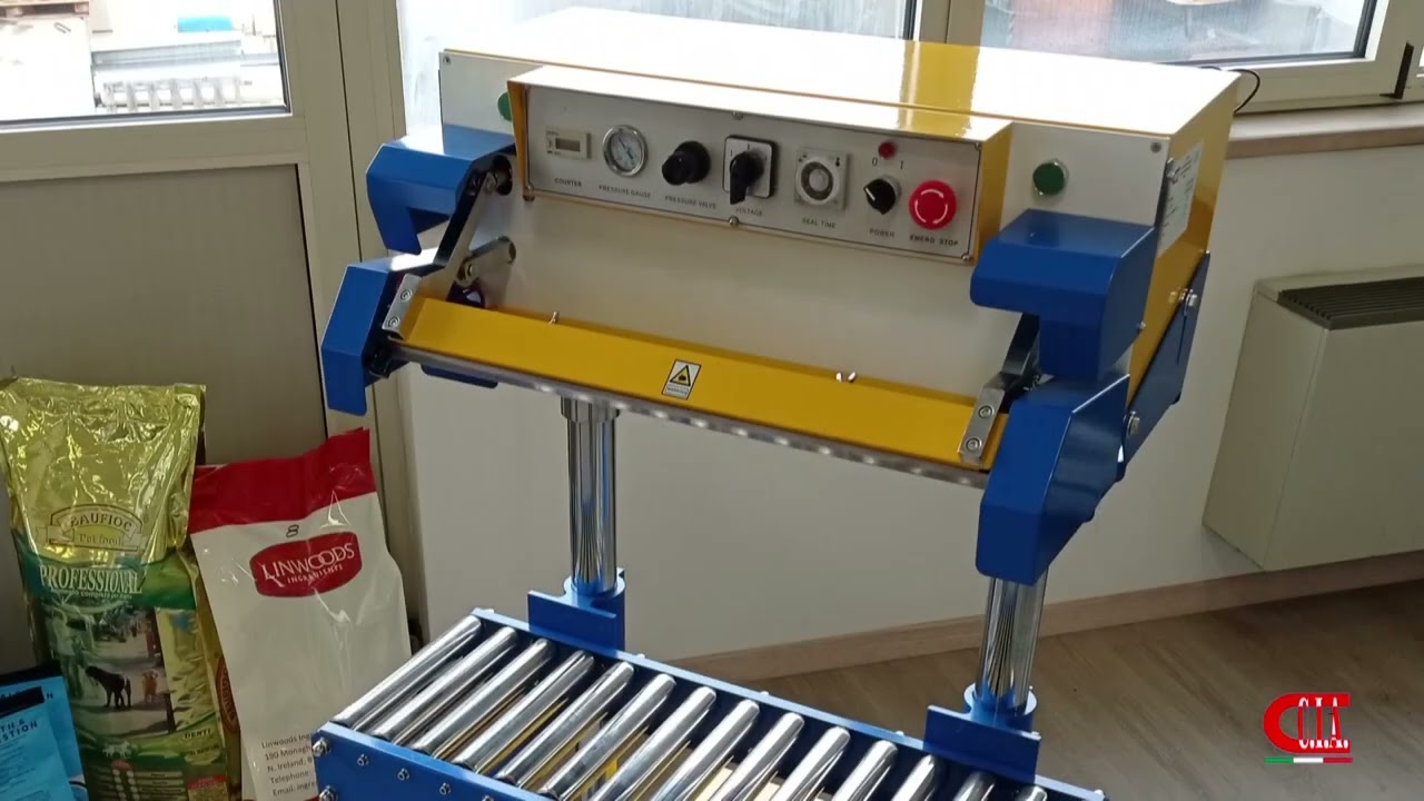 soudeuse à sac verticale à impulsion semi automatique réglable en hauteur pour sacs jusqu’à 50 kg.