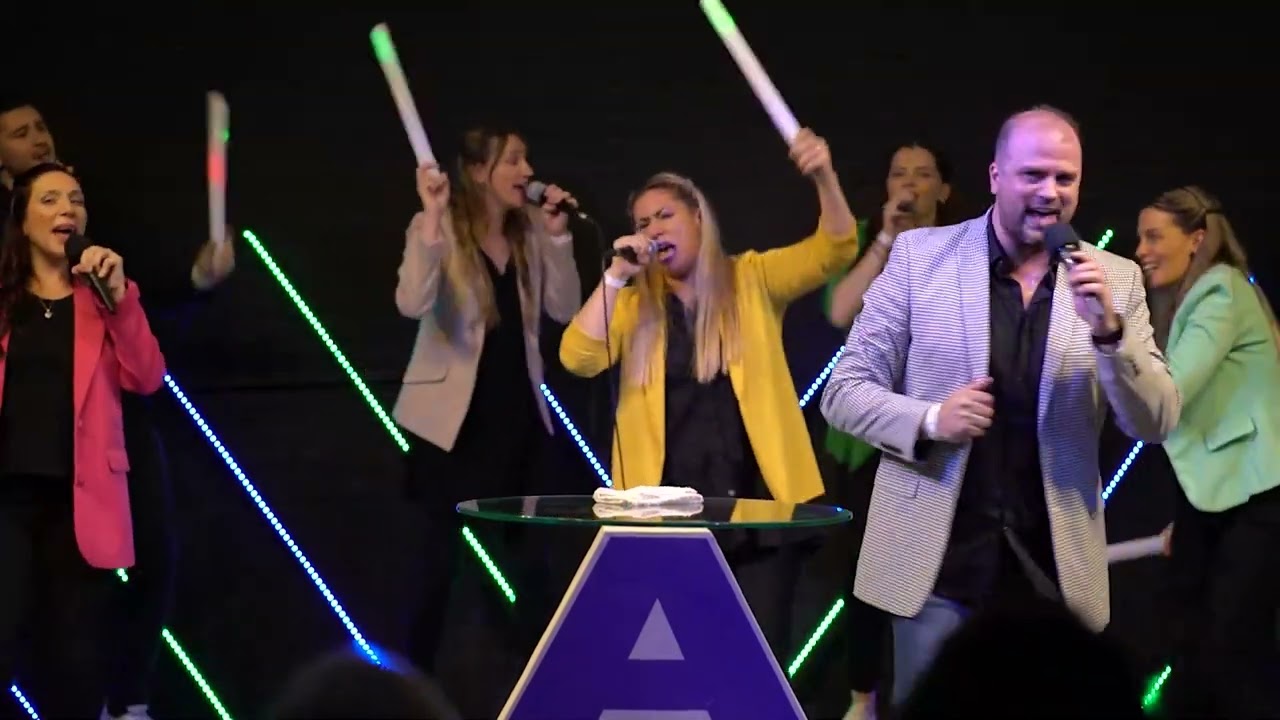 Hay poder en la alabanza - LIFE Decision Worship