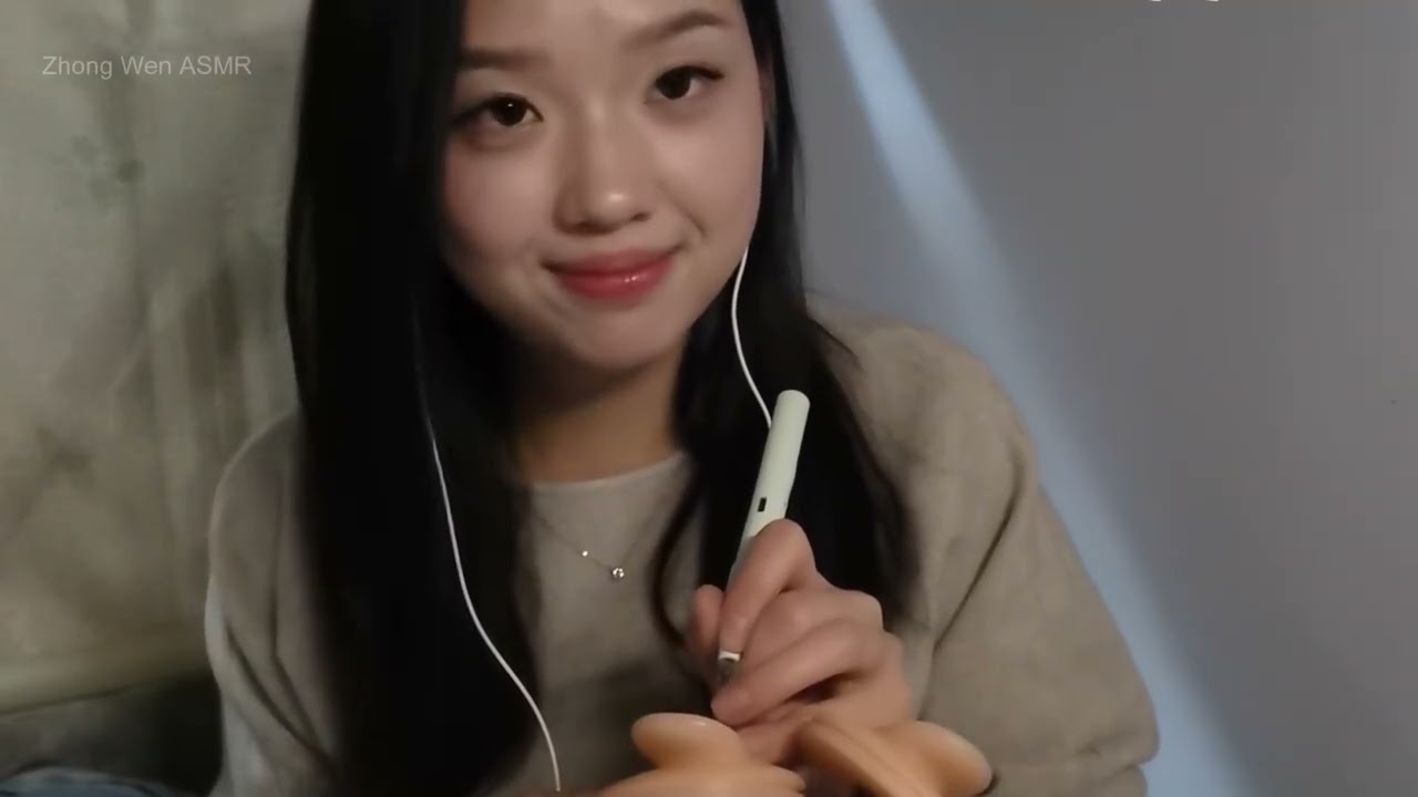 asmr ear scratching with Ah Yao ASMR