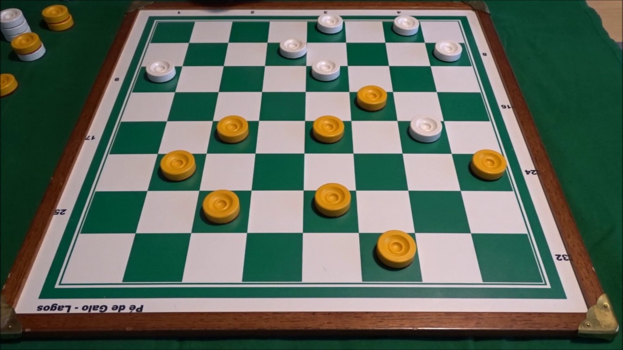 Checkers Classic By A. Gaspar Trio Furado 7
