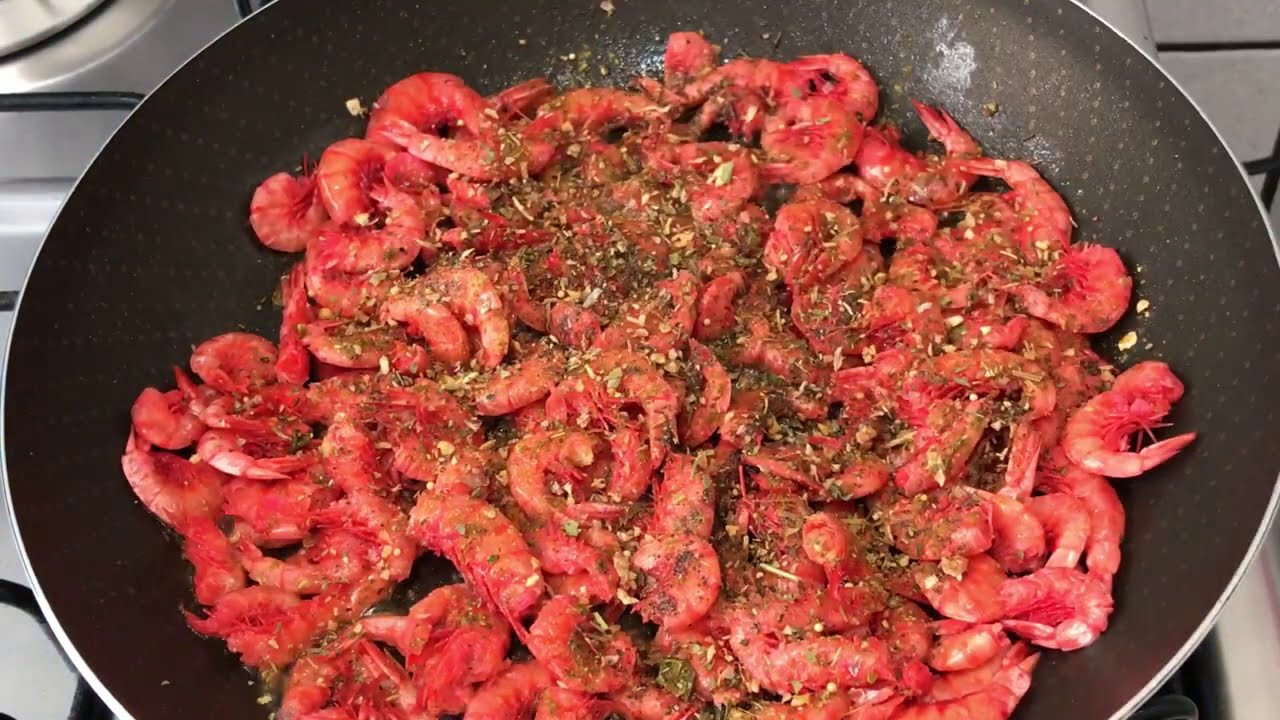 MACARRÃO COM CAMARÃO SECO DELICIOSO
