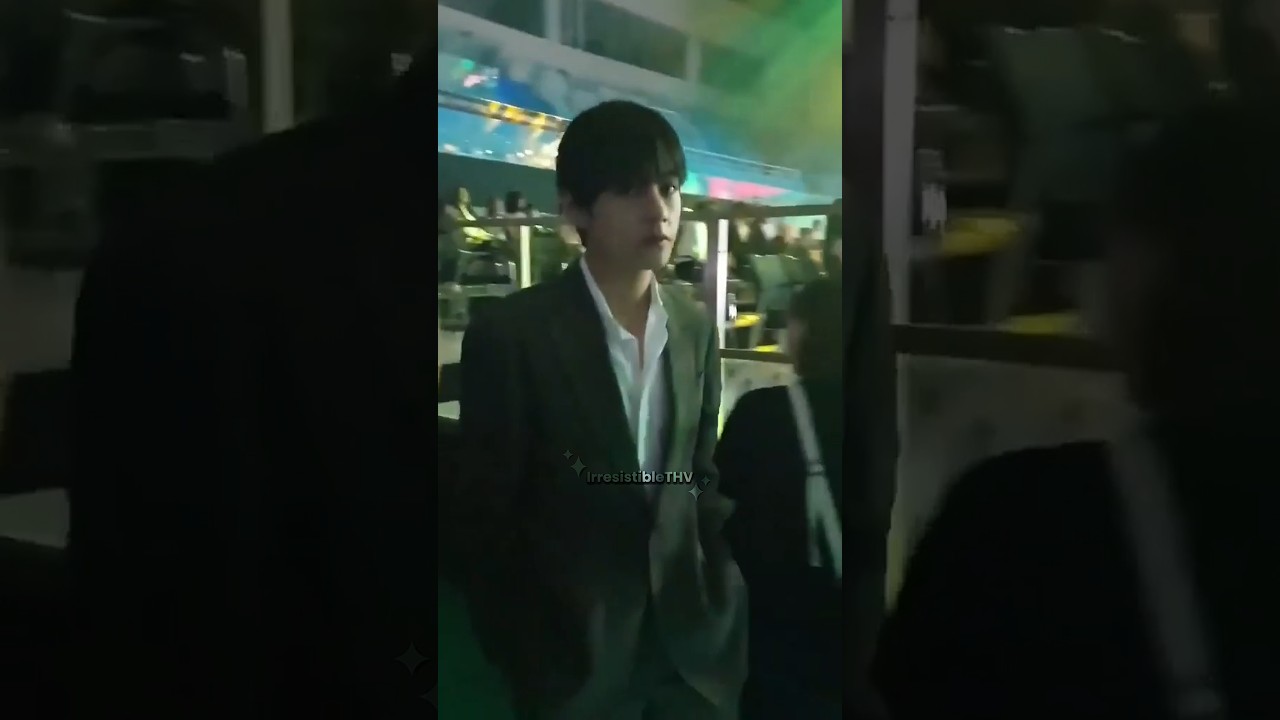 The way Tae asked a girl to calm down with his eyes🥵 | Taehyung at the TMA 2019 #v #shorts #btsv