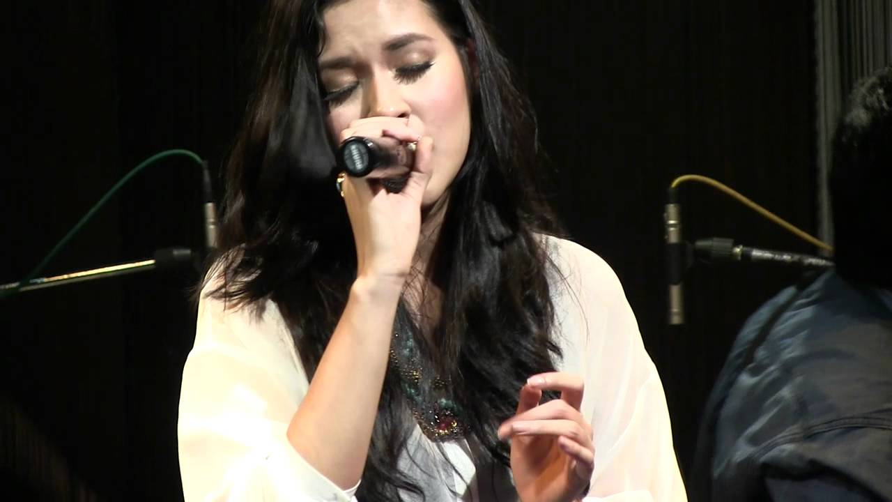 Raisa with BLP - Mati Saja @ Mostly Jazz 12/07/12 [HD]