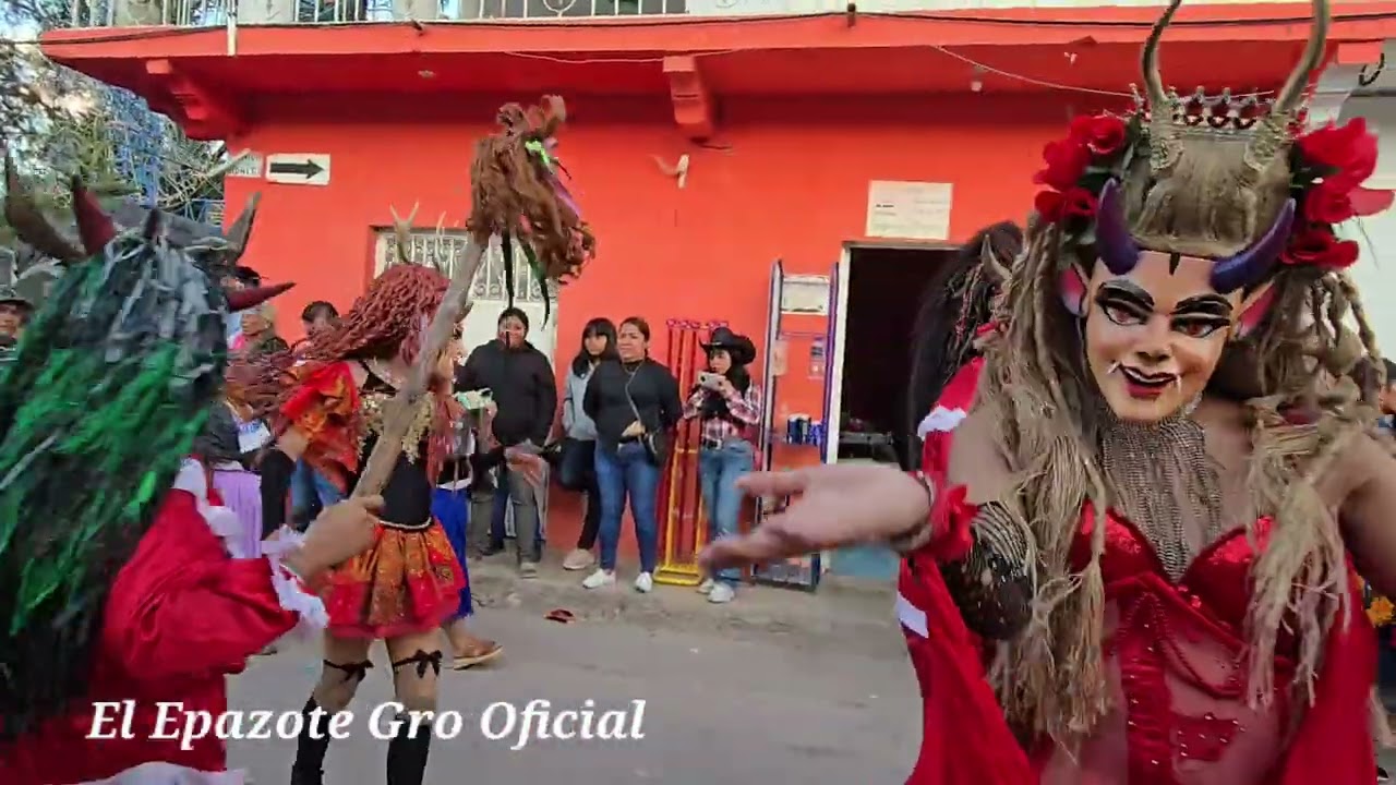Tradicional recorrido en honor a la virgen de la Candelaria!  Atzacoaloya 2026.