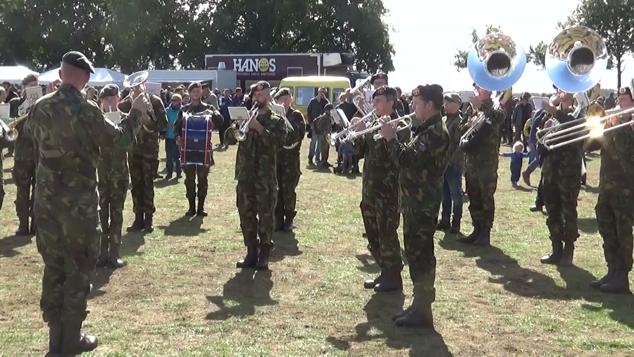 Regimentsfanfare Garde Grenadiers en Jagers concert op Airborne Markt bij de Ginkelse Heide deel 2